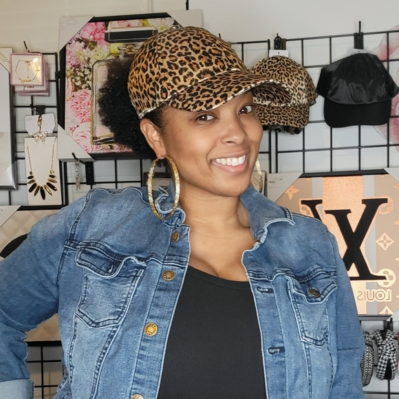 Save $10! Use My Code if You're New on Poshmark! - Picture 3 of 4